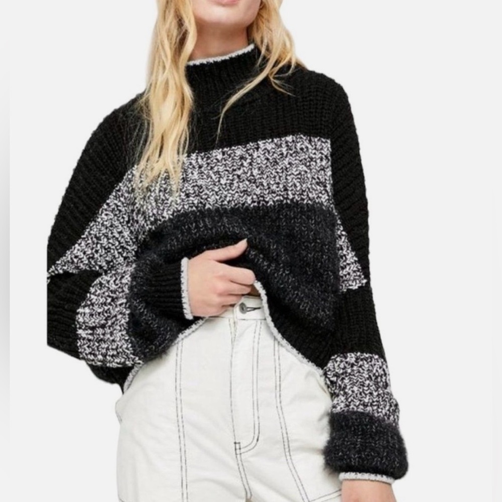 Free People Sunbrite Colorblocked Fuzzy Cropped Mockneck black combo size small